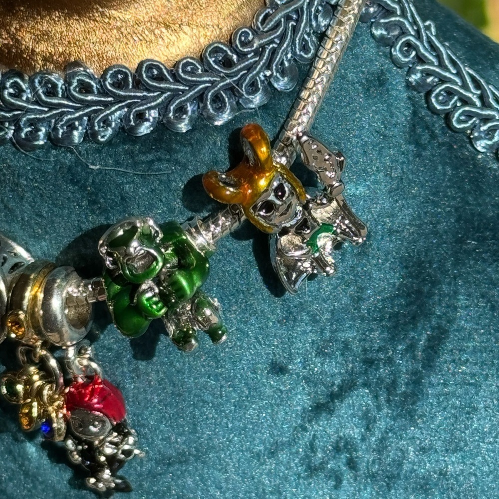 Avengers Charm Bracelet - Picture 6 of 8